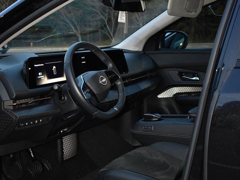 Used 2023 Nissan Ariya FWD image 12