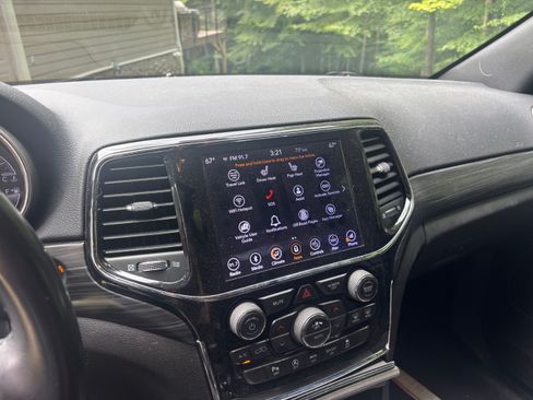 Used 2019 Jeep Grand Cherokee Altitude AWD/4WD image 10