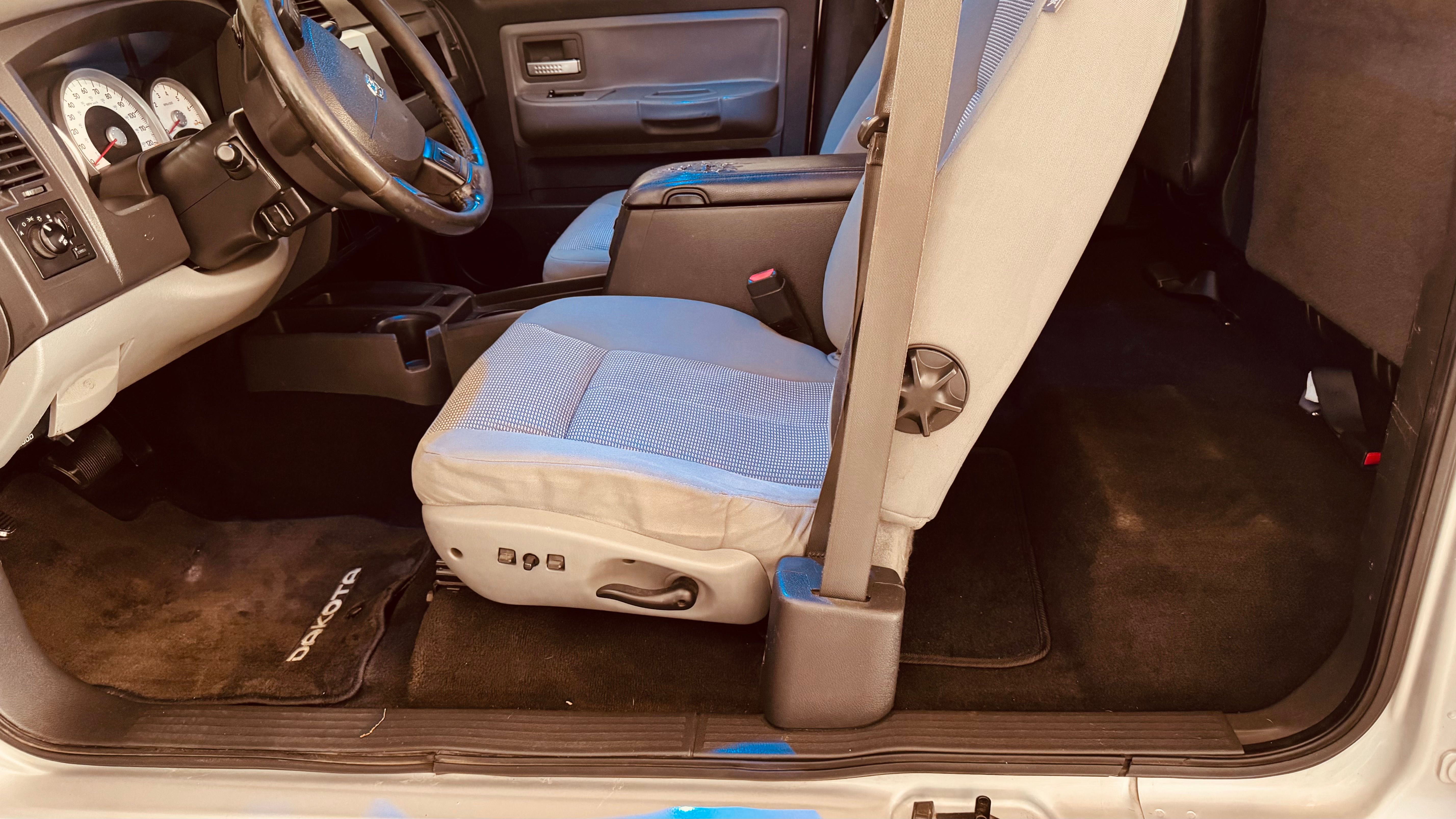 Used 2009 Dodge Dakota Laramie RWD image 23
