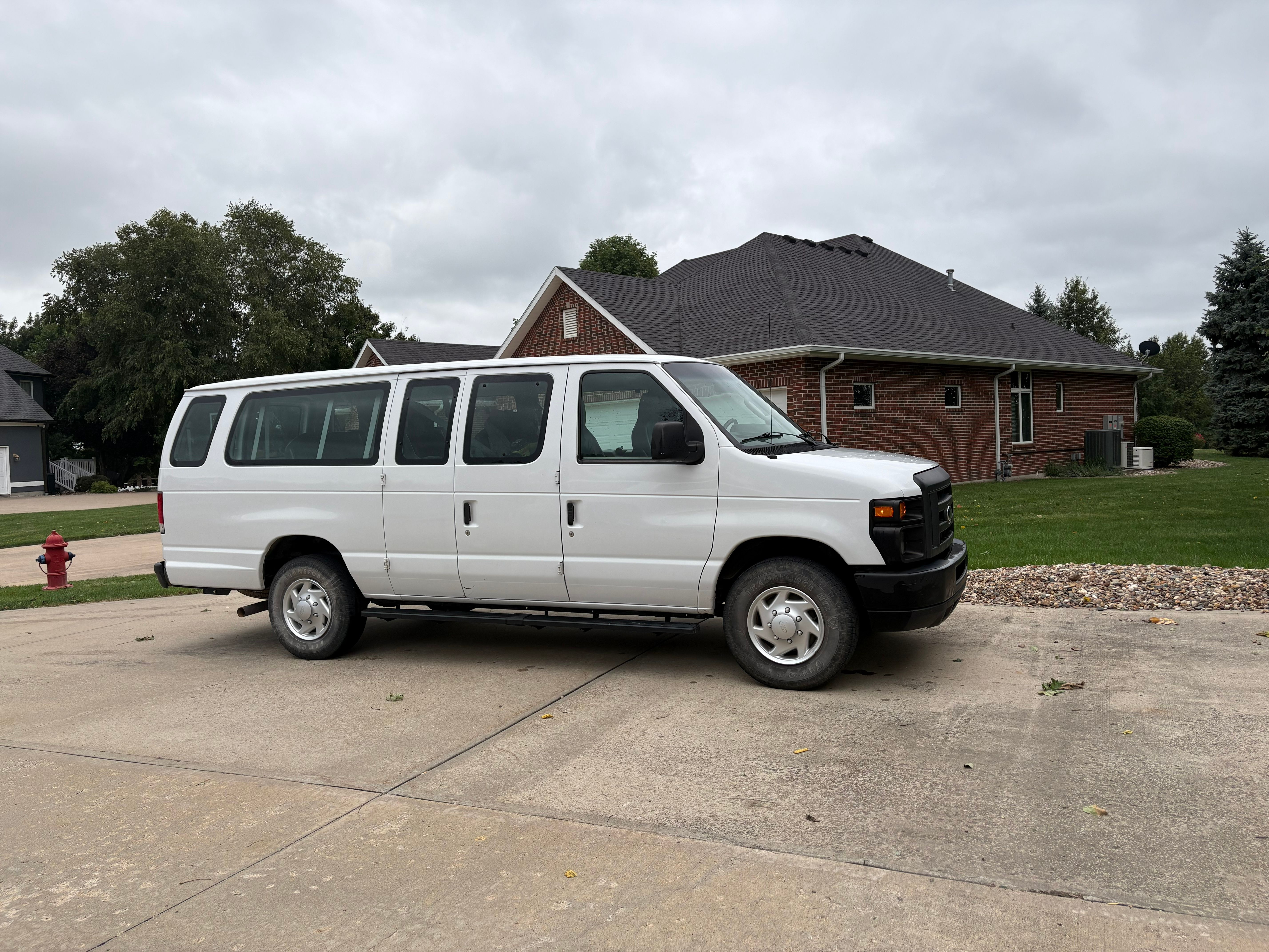 Used 2013 Ford E-350 and Econoline 350 XL RWD image 4