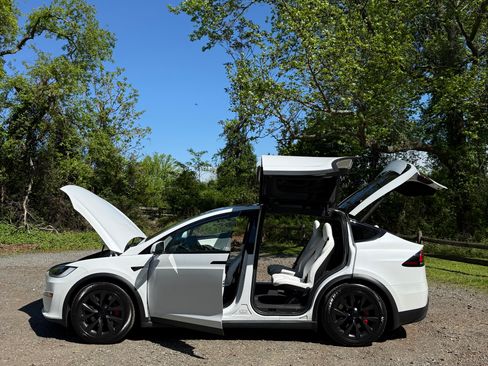 Used 2024 Tesla Model X Plaid AWD/4WD image 14
