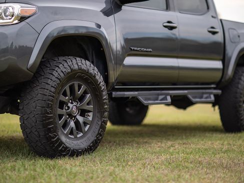 Used 2020 Toyota Tacoma SR5 image 14