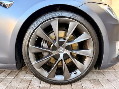 Used 2020 Tesla Model S Long Range Plus image 12