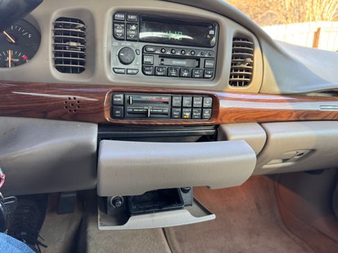 Used 2001 Buick Le Sabre Custom w/ Prestige Pkg image 14