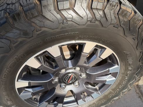 Used 2021 Nissan Titan PRO-4X w/ Pro-4x Convenience Package image 17