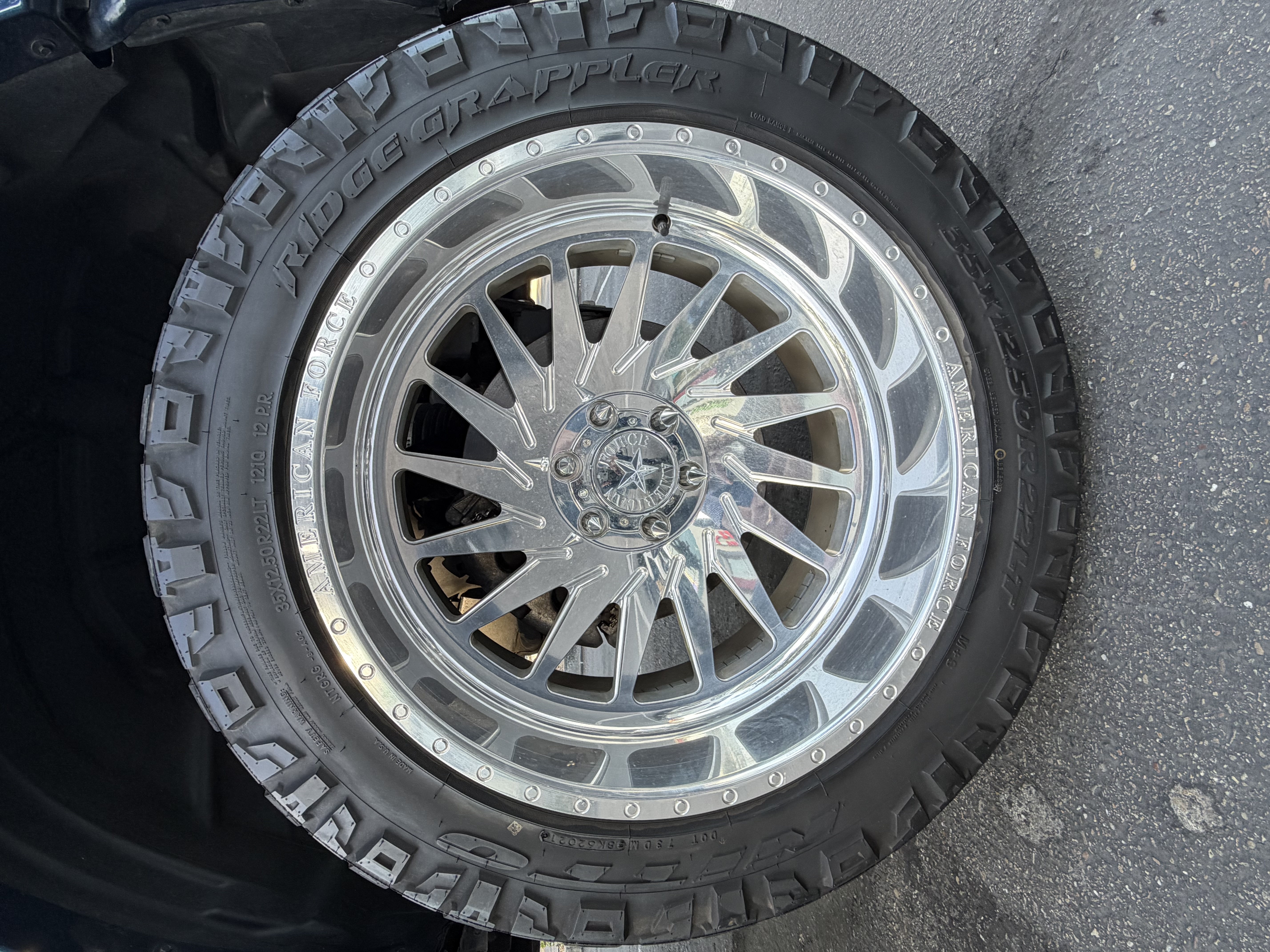 Used 2019 RAM 1500 Laramie w/ Sport Appearance Package AWD/4WD image 8