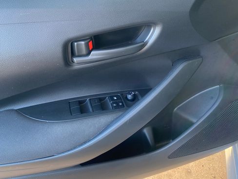 Used 2022 Toyota Corolla LE image 19