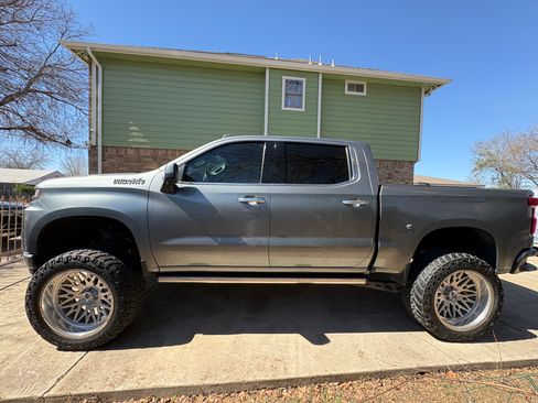 Used 2021 Chevrolet Silverado 1500 High Country w/ LPO, Dark Essentials Package image 4