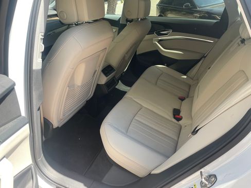 Used 2022 Audi e-tron Premium w/ Convenience Plus Package AWD/4WD image 9