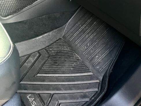 Used 2019 Volkswagen Tiguan SE image 17