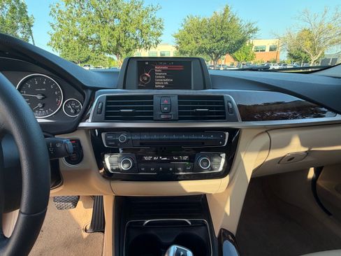 Used 2016 BMW 320i Sedan RWD image 27
