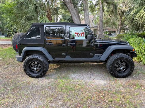 Used 2014 Jeep Wrangler Unlimited Rubicon w/ Connectivity Group AWD/4WD image 1