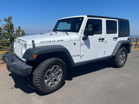 Used 2018 Jeep Wrangler Unlimited Rubicon w/ Connectivity Group AWD/4WD image 5