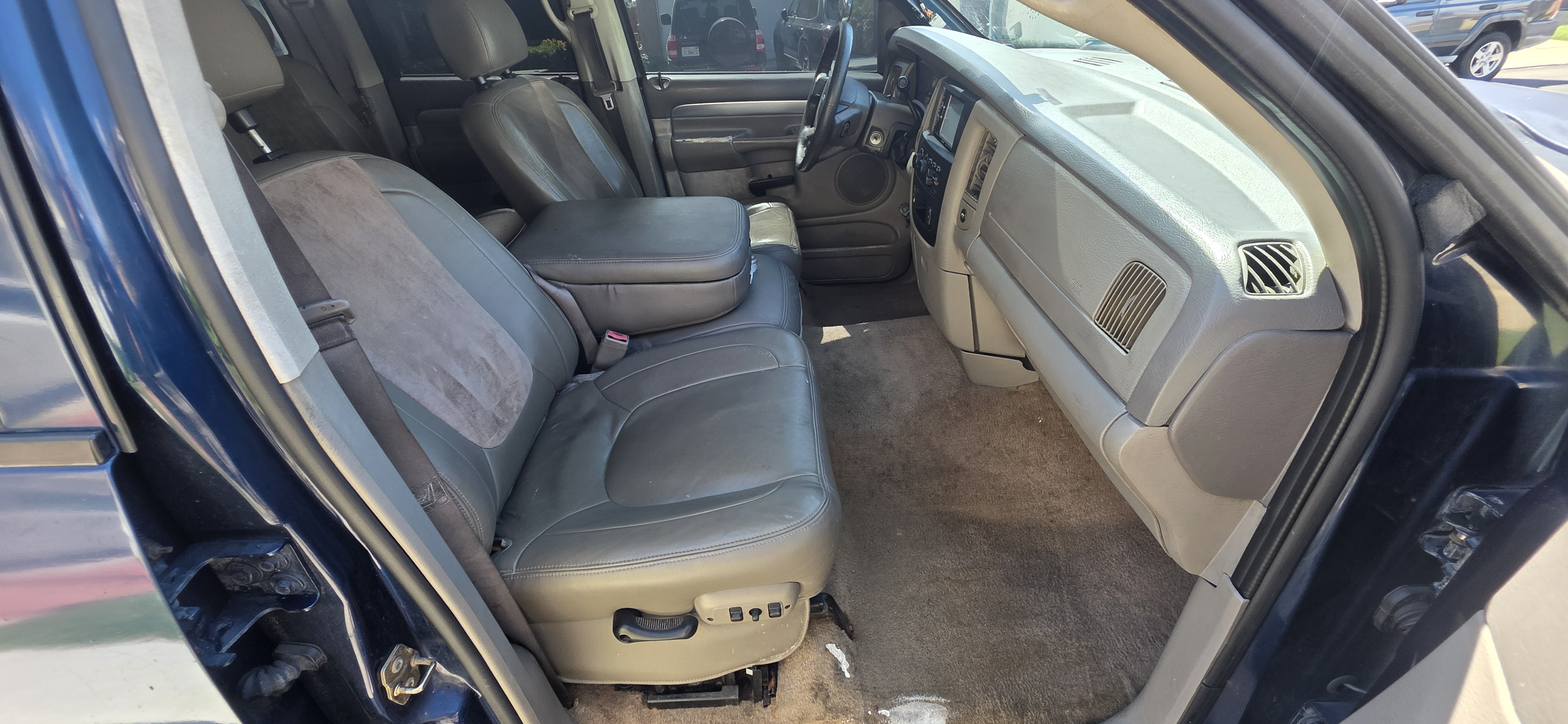 Used 2004 Dodge Ram 2500 Truck SLT w/ Trailer Tow Group RWD image 4