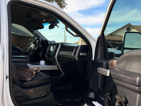 Used 2017 Ford F250 Lariat w/ Lariat Value Package image 9