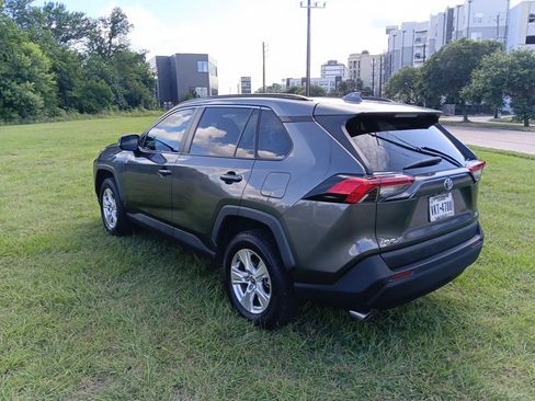 Used 2021 Toyota RAV4 XLE FWD image 6
