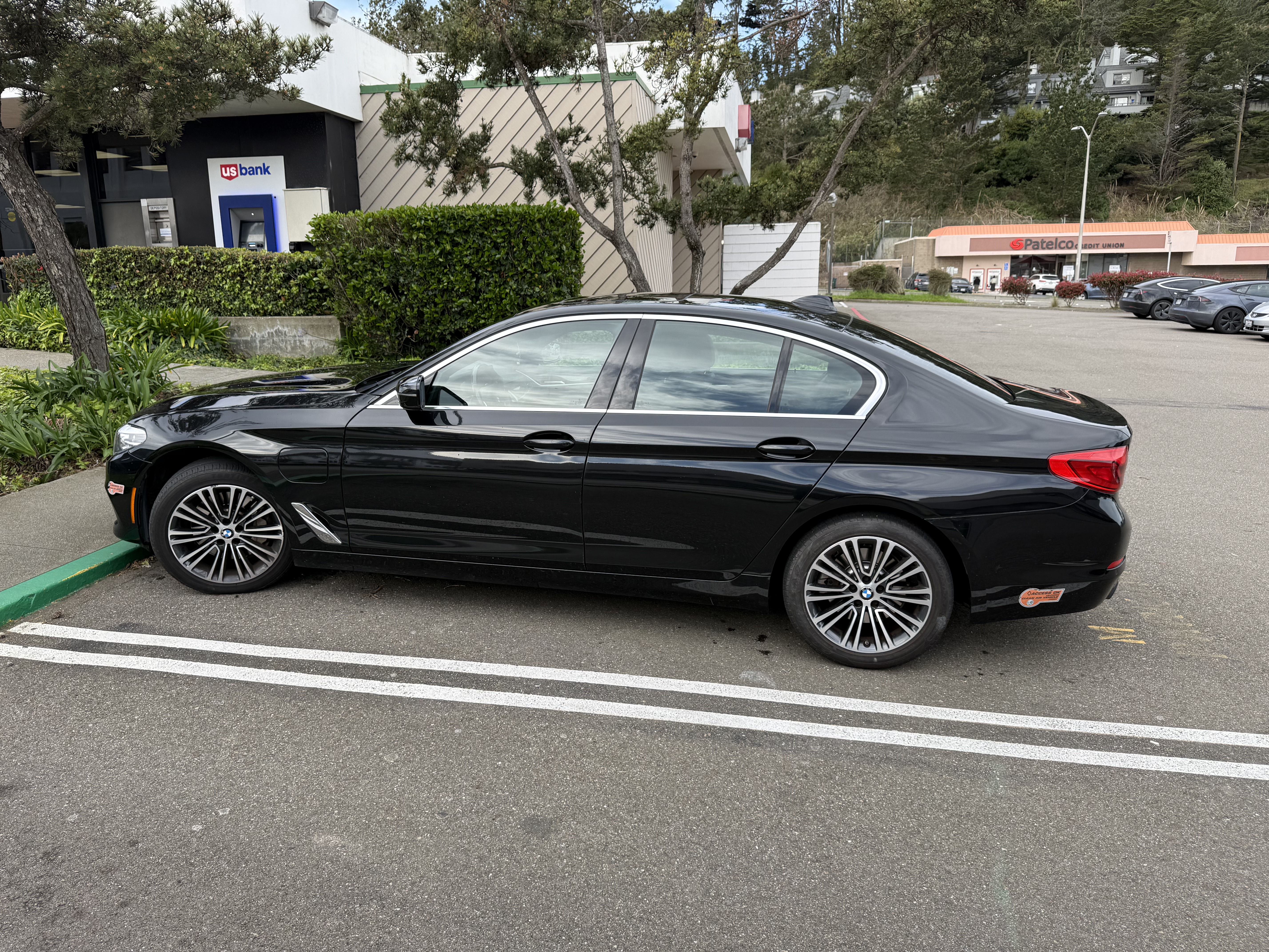 Used 2020 BMW 530e w/ Convenience Package RWD image 5