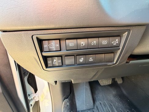 Used 2022 Toyota Tundra Platinum image 15