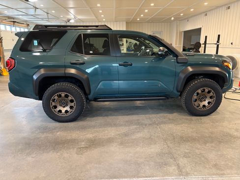 Used 2025 Toyota 4Runner Trailhunter image 5