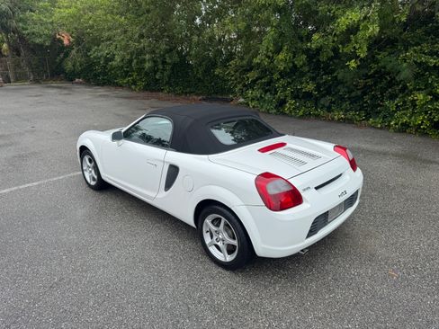 Used 2002 Toyota MR2 RWD image 16