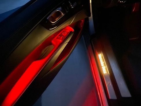 Used 2013 Mercedes-Benz SL 550 image 8