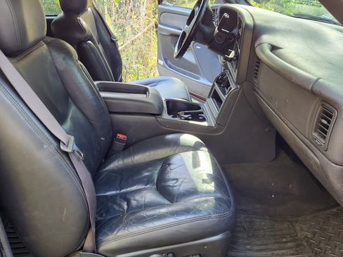 Used 2003 Chevrolet Silverado 2500 LT w/ Skid Plate Package image 6