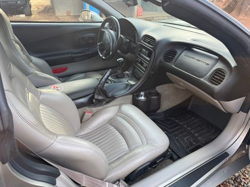 Used 2000 Chevrolet Corvette Coupe w/ Roof Pkg image 6