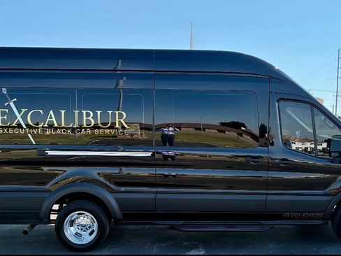 Used 2023 Ford Transit 350 XLT RWD image 1