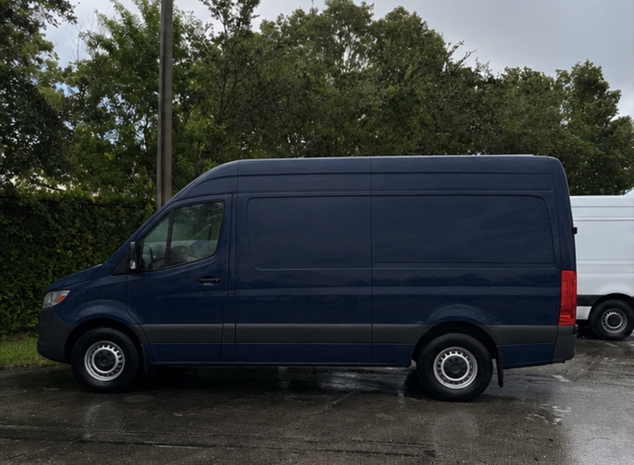 Used 2021 Mercedes-Benz Sprinter 2500 image 4