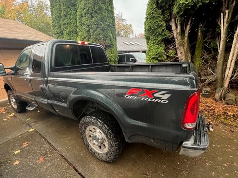 Used 2005 Ford F250 XLT image 9