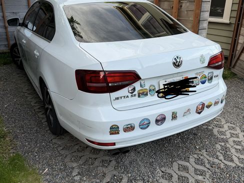 Used 2017 Volkswagen Jetta SE FWD image 16