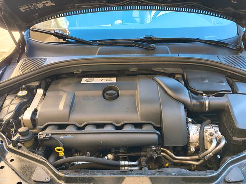 Used 2015 Volvo XC60 T6 R-Design Platinum image 11