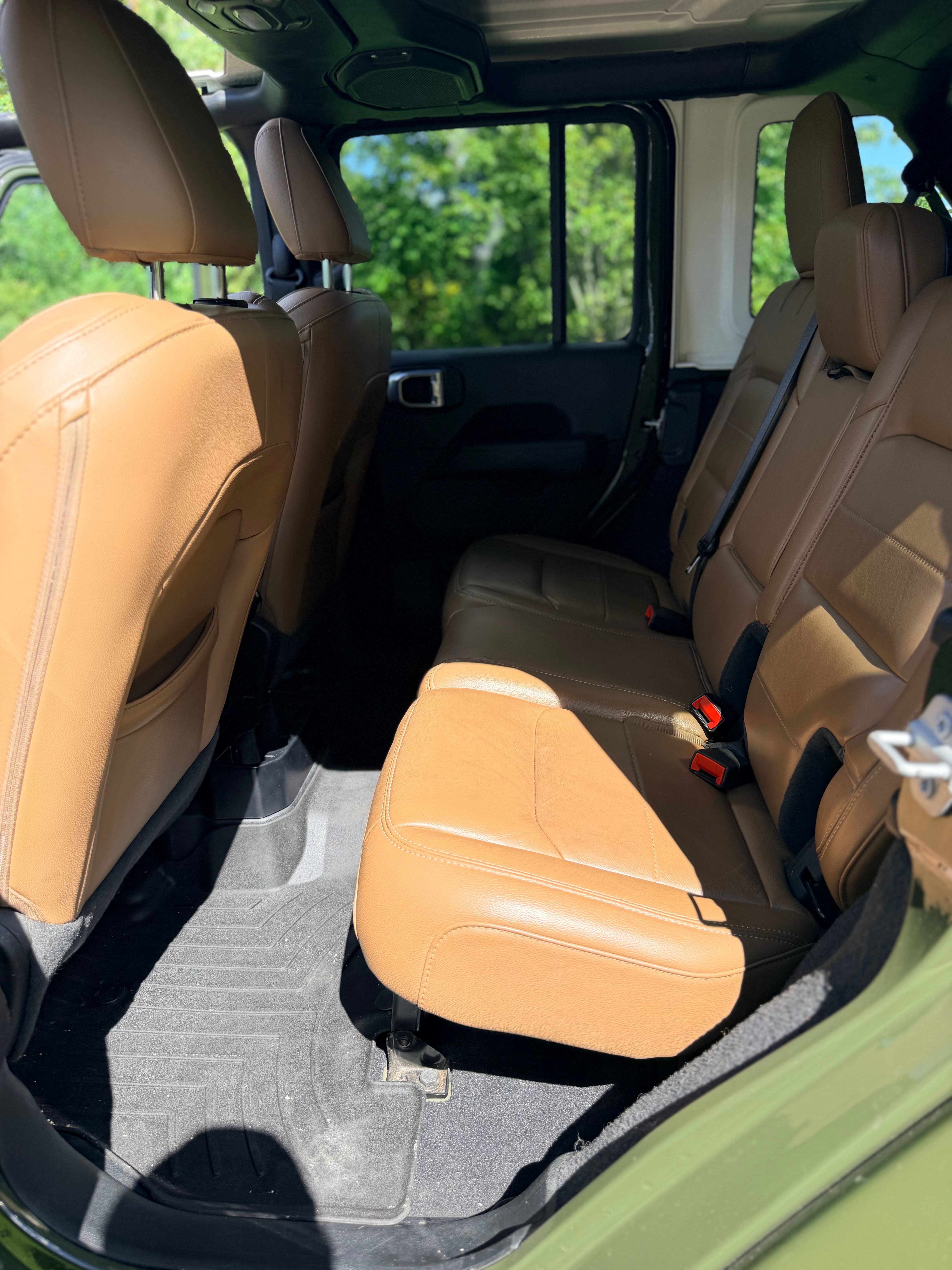 Used 2021 Jeep Wrangler Unlimited Sahara w/ Uconnect 4C Nav & Sound Group AWD/4WD image 16