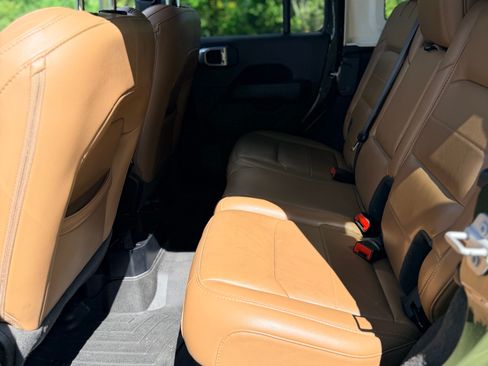 Used 2021 Jeep Wrangler Unlimited Sahara w/ Uconnect 4C Nav & Sound Group AWD/4WD image 16