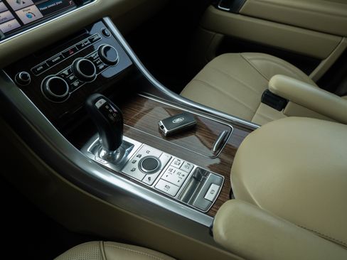 Used 2014 Land Rover Range Rover Sport HSE image 10