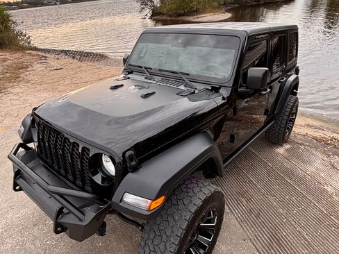 Used 2024 Jeep Wrangler Unlimited Sport image 16