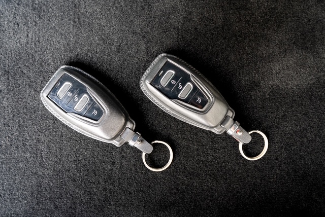 Used 2025 Aston Martin DB12 Convertible RWD image 31