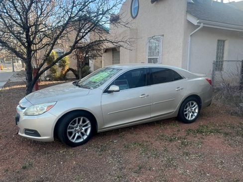 Used 2015 Chevrolet Malibu LT w/ Power Convenience Package FWD image 2