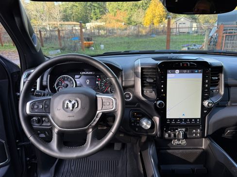 Used 2024 RAM 1500 Laramie image 12