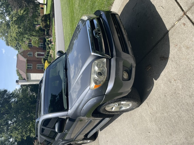 Used 2008 Toyota 4Runner SR5 w/ SR5 Extra Value Pkg 1 RWD image 3