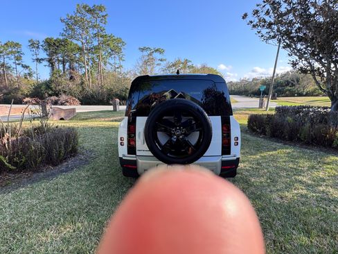 Used 2024 Land Rover Defender 130 S image 8