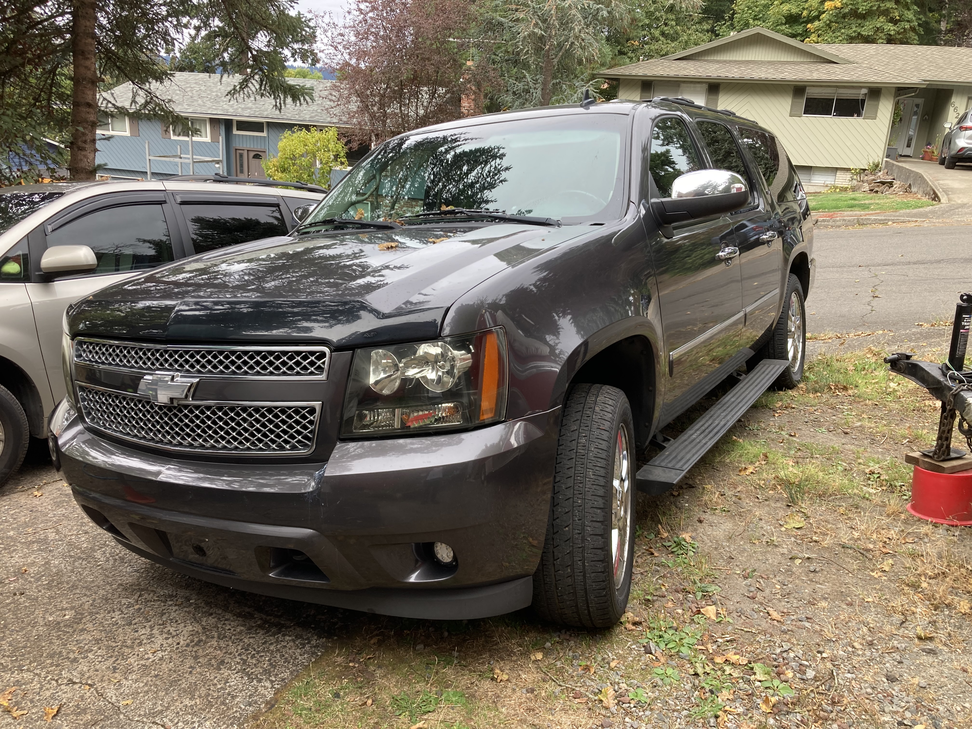 Used 2010 Chevrolet Suburban LTZ AWD/4WD image 2
