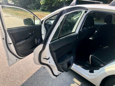 Used 2014 Subaru Impreza 2.0i Premium image 9