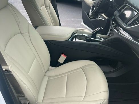 Used 2020 Buick Enclave Premium w/ Sun and Sites Package image 16