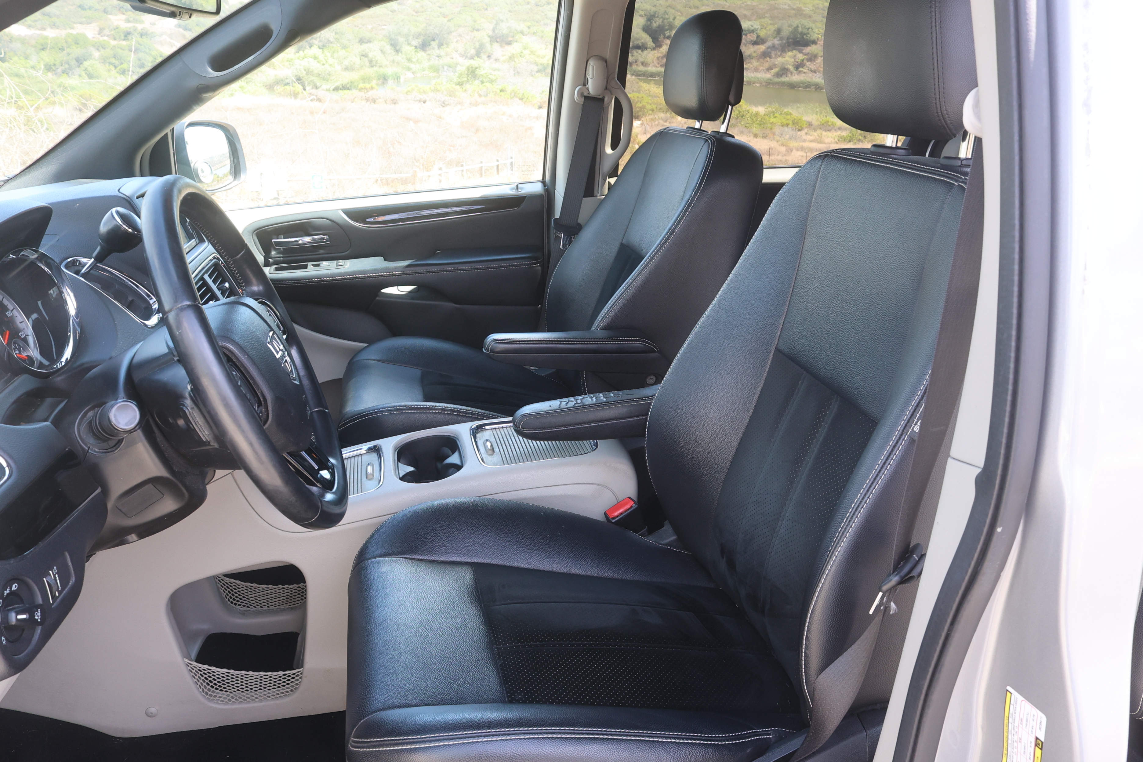 Used 2018 Dodge Grand Caravan SXT FWD image 11