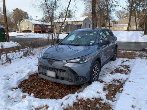 Used 2023 Toyota Corolla Cross AWD Hybrid image 4