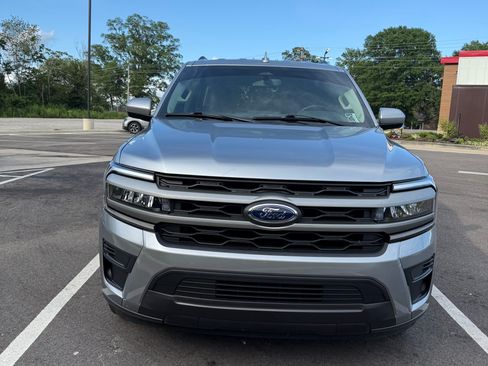 Used 2024 Ford Expedition XLT RWD image 2