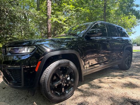 Used 2026 Jeep Grand Cherokee Limited w/ Limited Altitude Package AWD/4WD image 2
