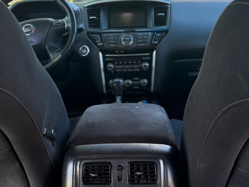 Used 2014 Nissan Pathfinder SV image 27