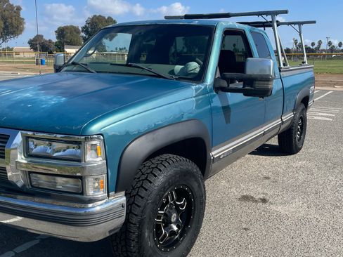 Used 1998 Chevrolet Silverado 1500 4x4 Extended Cab w/ Preferred Equipment Group 3 image 2